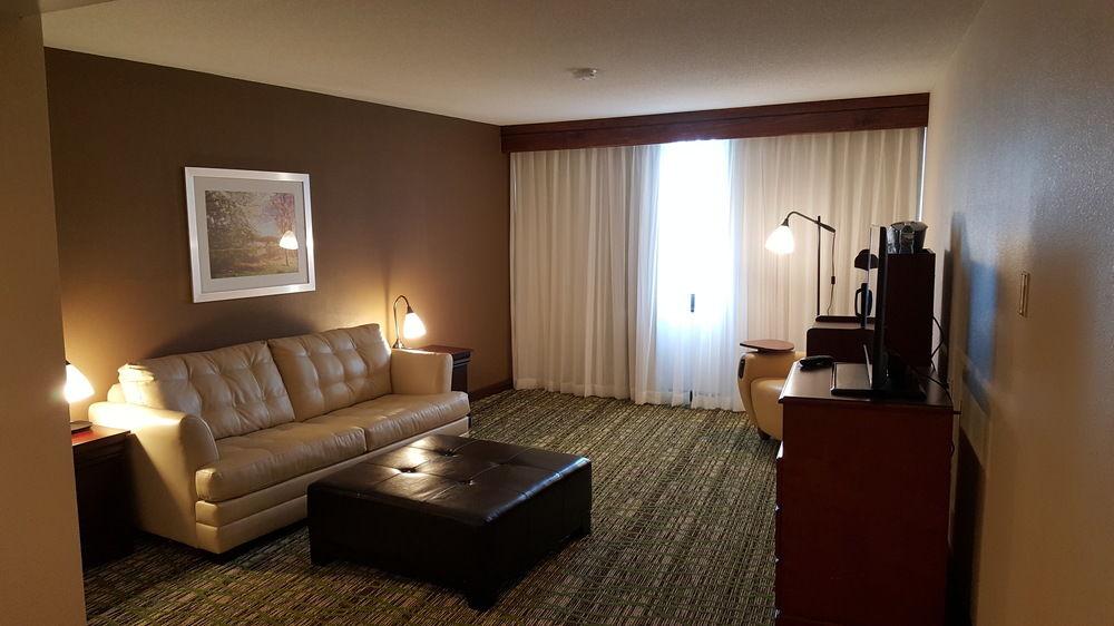 Clarion Hotel & Suites Mount Laurel Exterior foto