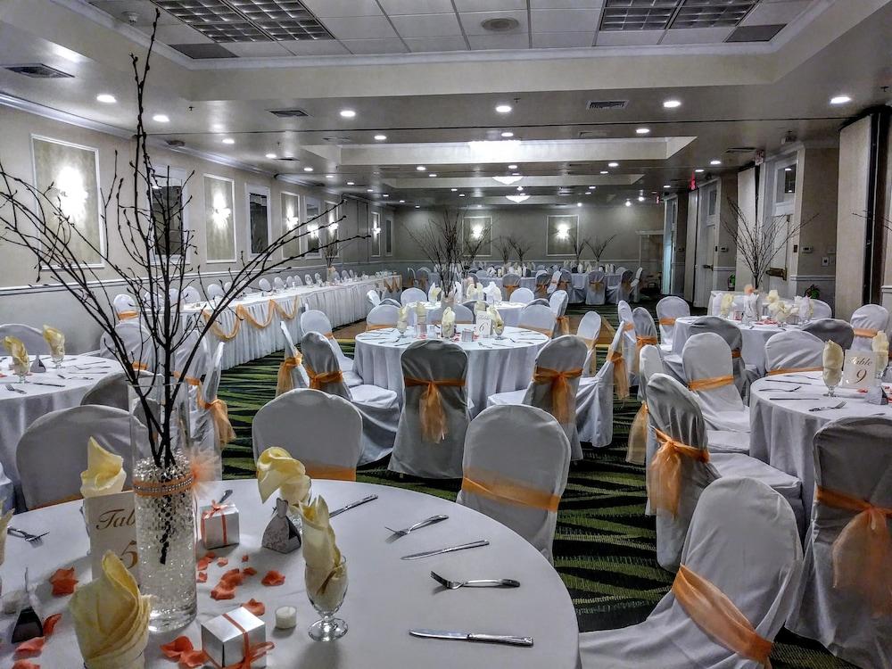 Clarion Hotel & Suites Mount Laurel Exterior foto