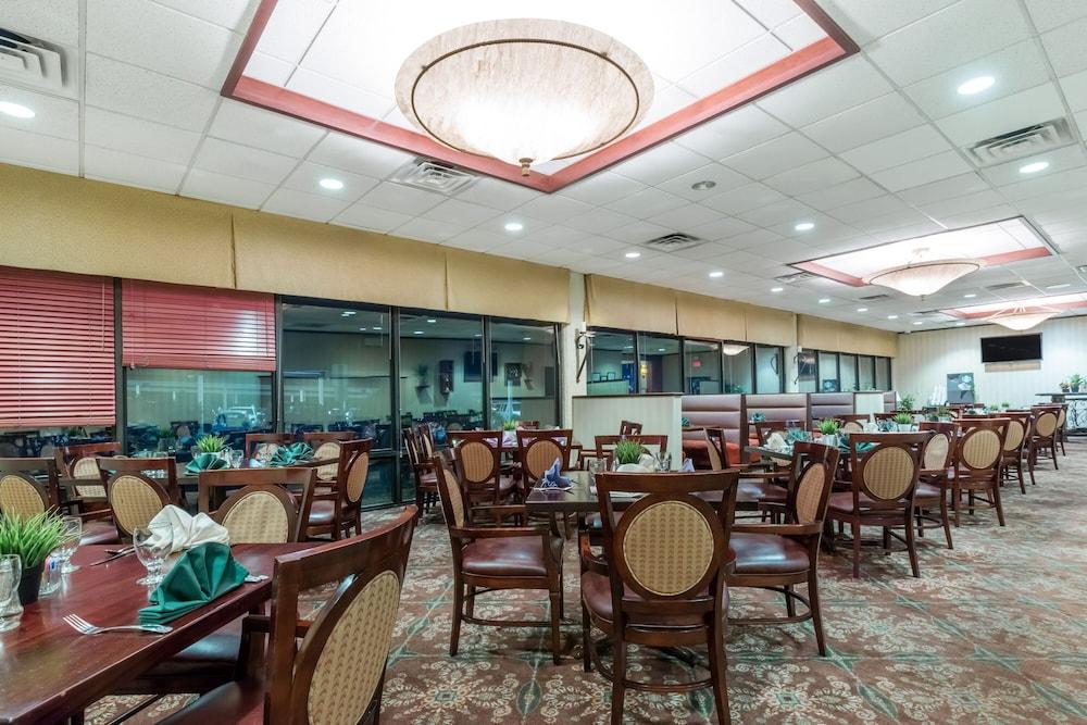 Clarion Hotel & Suites Mount Laurel Exterior foto