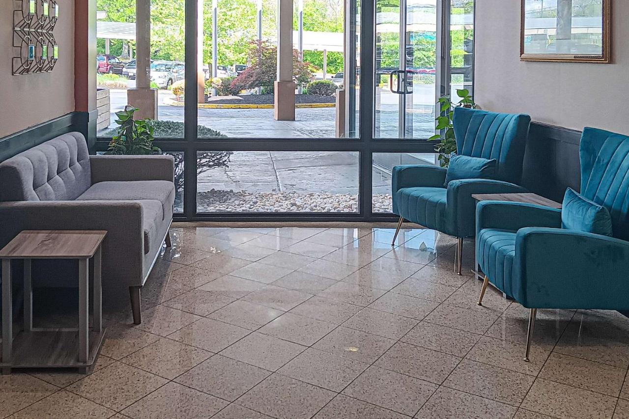 Clarion Hotel & Suites Mount Laurel Exterior foto